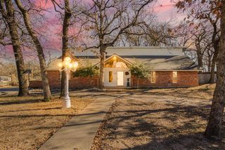 2806 N Wilburn Avenue, Bethany, OK 73008