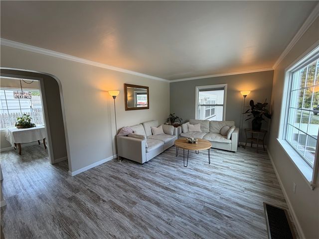 144 Dorsey Road, Greece, NY 14616
