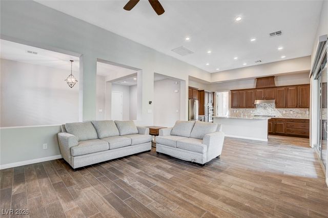 6803 Regency Crest Avenue, Las Vegas, NV 89148