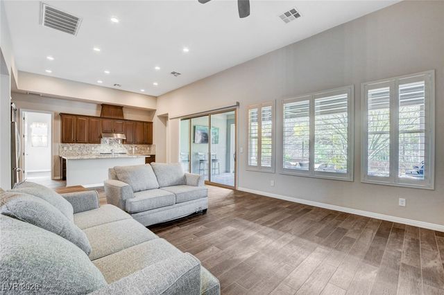 6803 Regency Crest Avenue, Las Vegas, NV 89148