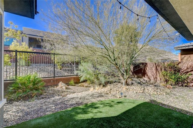 6803 Regency Crest Avenue, Las Vegas, NV 89148