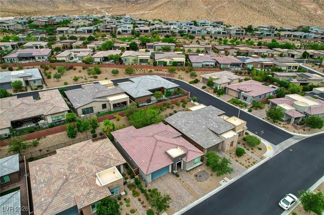 6803 Regency Crest Avenue, Las Vegas, NV 89148