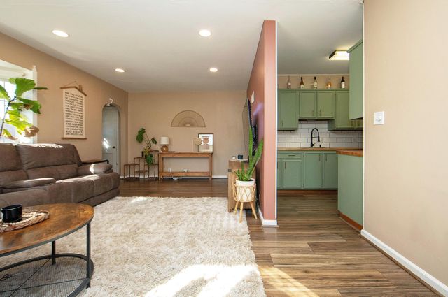 1181 E Mitchell, Waterloo, IA 50702