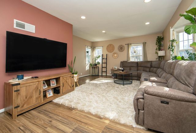 1181 E Mitchell, Waterloo, IA 50702