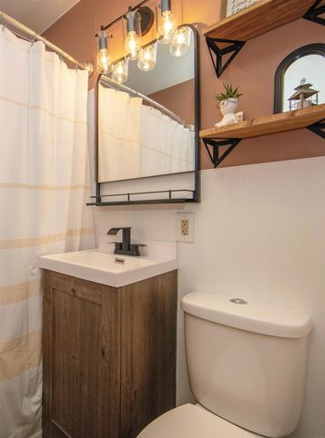 1181 E Mitchell, Waterloo, IA 50702