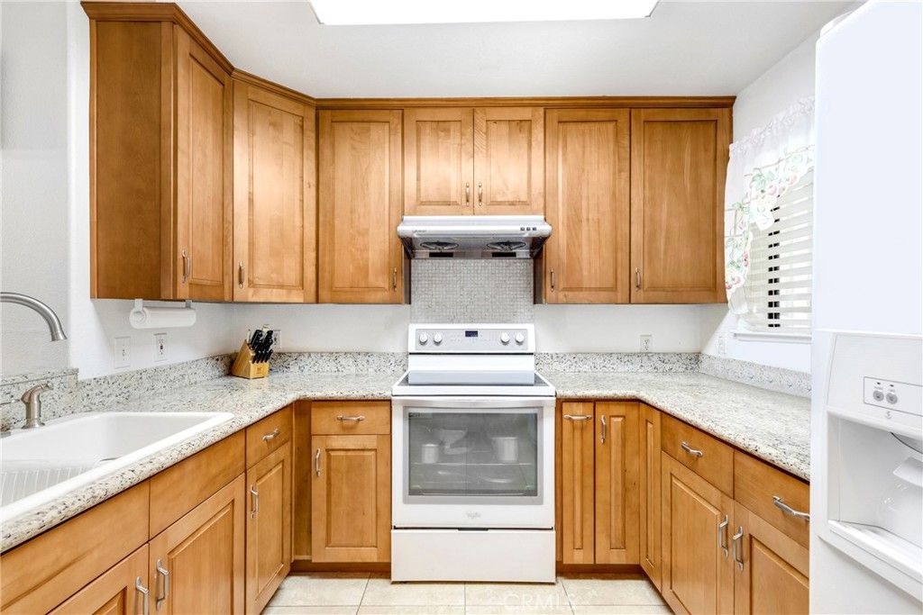 Image 2 of property listing at 321 N Orange Avenue 209, Monterey Park, CA 91755