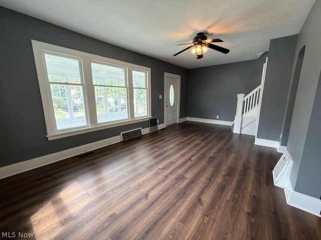 1467 Beardsley Street, Akron, OH 44301