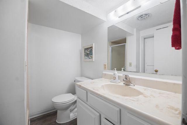 68 S Mission Rd, Eastborough, KS 67207