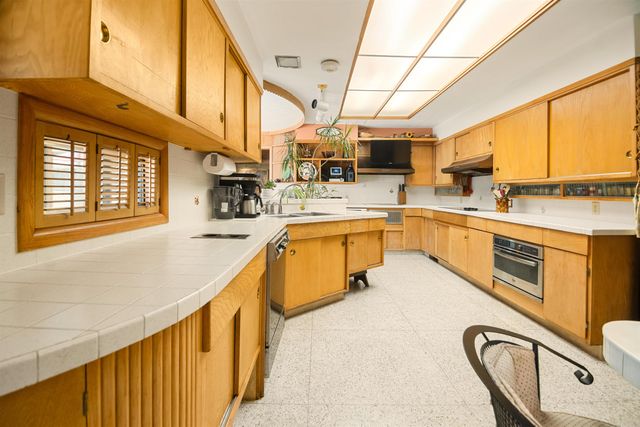 68 S Mission Rd, Eastborough, KS 67207