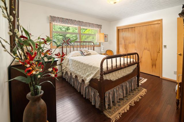 68 S Mission Rd, Eastborough, KS 67207
