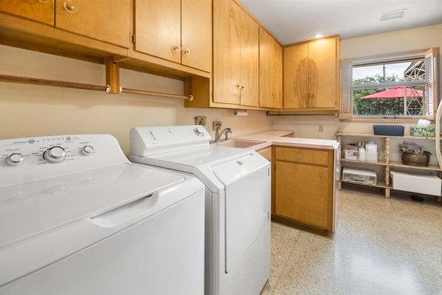 68 S Mission Rd, Eastborough, KS 67207