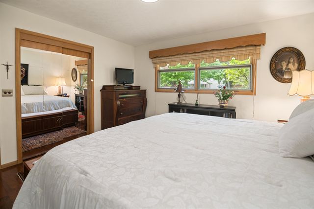 68 S Mission Rd, Eastborough, KS 67207