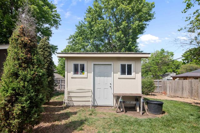 68 S Mission Rd, Eastborough, KS 67207