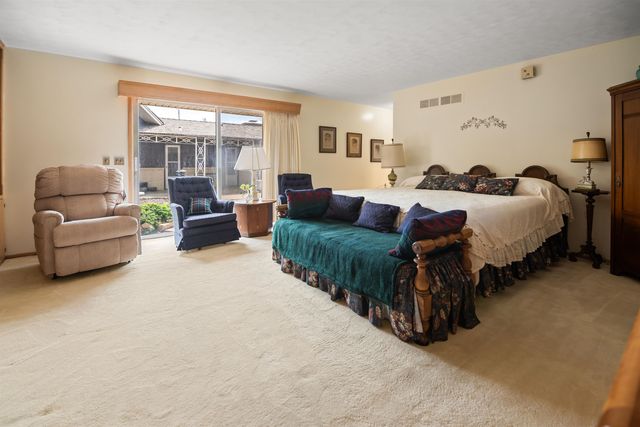 68 S Mission Rd, Eastborough, KS 67207