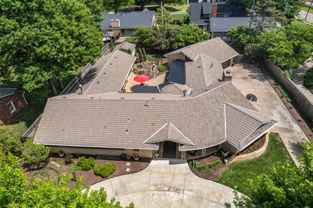 68 S Mission Rd, Eastborough, KS 67207