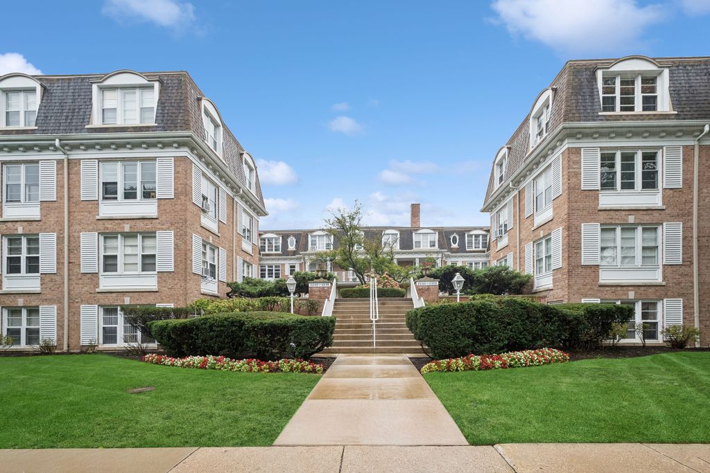 2300 Central Street 3, Evanston, IL 60201