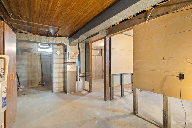281 Lois St, Twin Falls, ID 83301