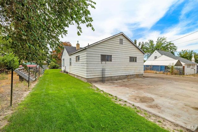 281 Lois St, Twin Falls, ID 83301