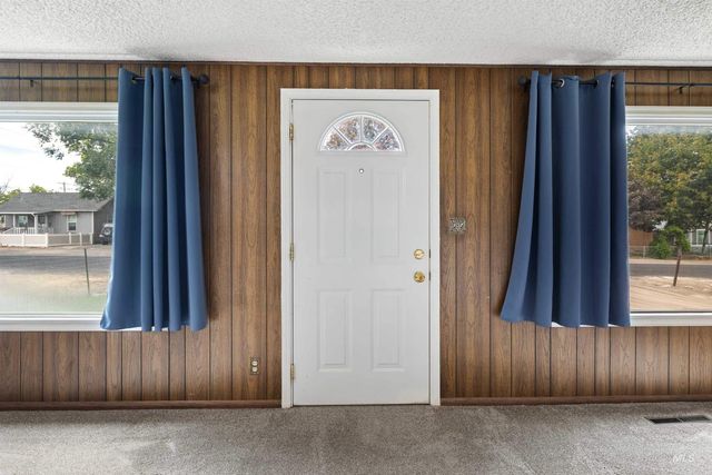 281 Lois St, Twin Falls, ID 83301