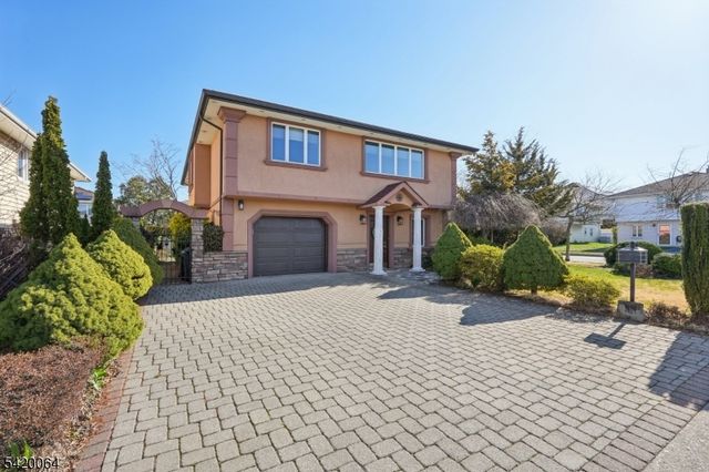 2 Ivy Ln, Wallington Boro, NJ 07057