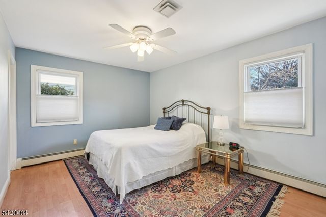 2 Ivy Ln, Wallington Boro, NJ 07057