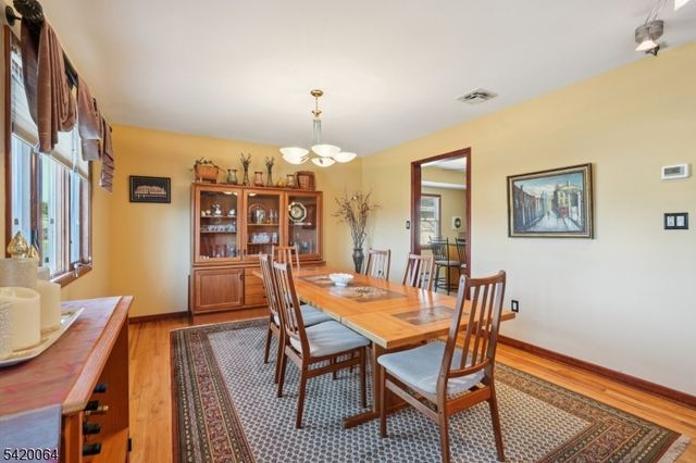 2 Ivy Ln, Wallington Boro, NJ 07057