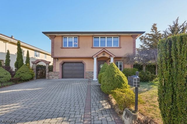 2 Ivy Ln, Wallington Boro, NJ 07057