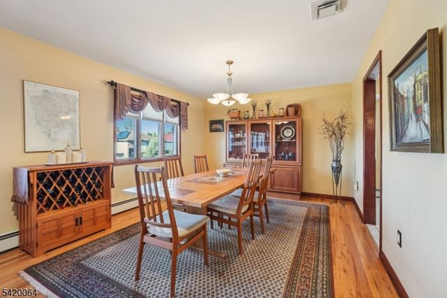 2 Ivy Ln, Wallington Boro, NJ 07057