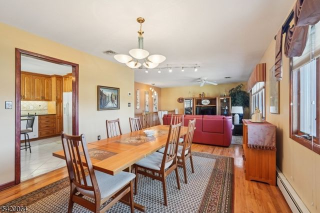 2 Ivy Ln, Wallington Boro, NJ 07057