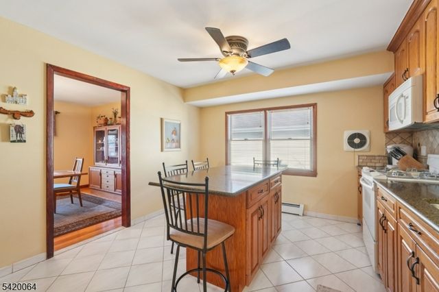 2 Ivy Ln, Wallington Boro, NJ 07057