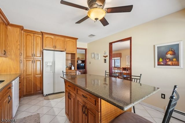 2 Ivy Ln, Wallington Boro, NJ 07057