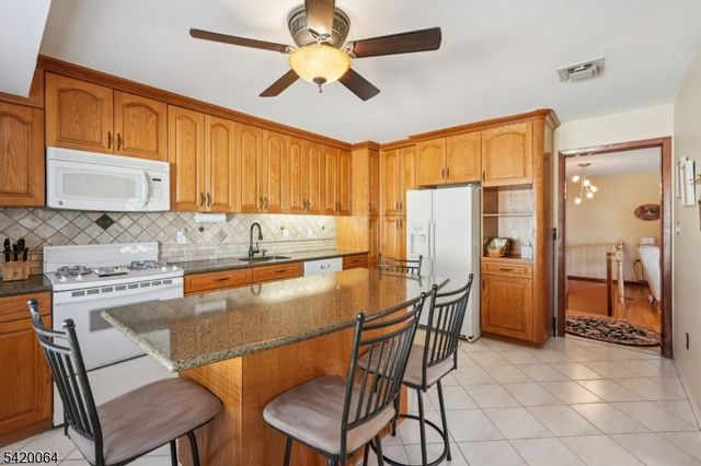 2 Ivy Ln, Wallington Boro, NJ 07057