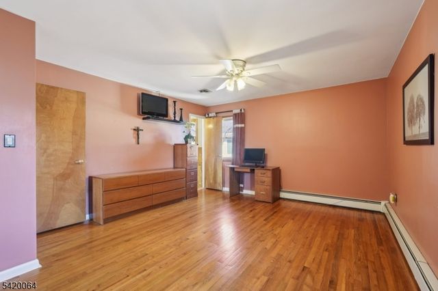 2 Ivy Ln, Wallington Boro, NJ 07057