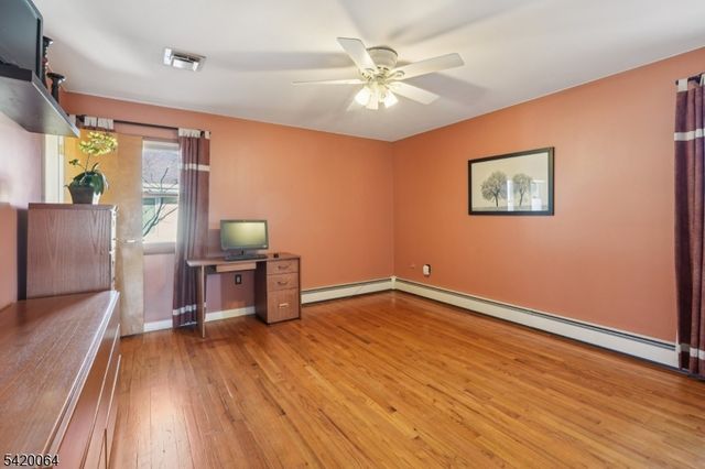 2 Ivy Ln, Wallington Boro, NJ 07057