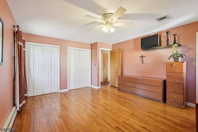 2 Ivy Ln, Wallington Boro, NJ 07057