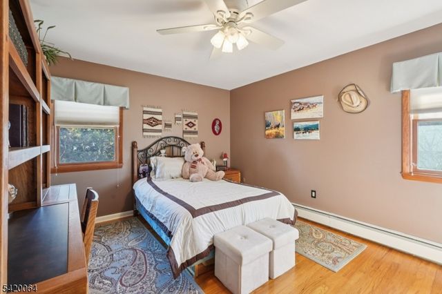 2 Ivy Ln, Wallington Boro, NJ 07057