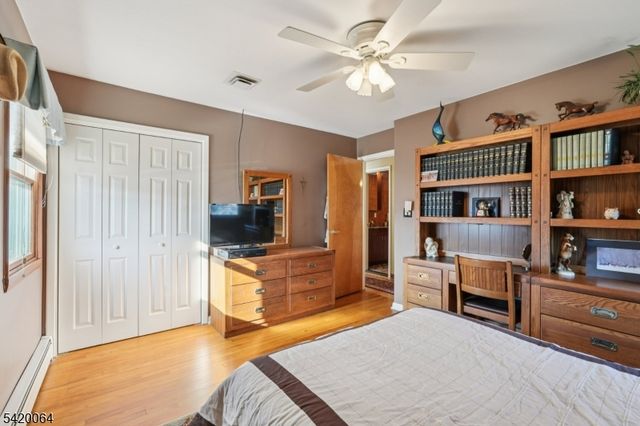 2 Ivy Ln, Wallington Boro, NJ 07057