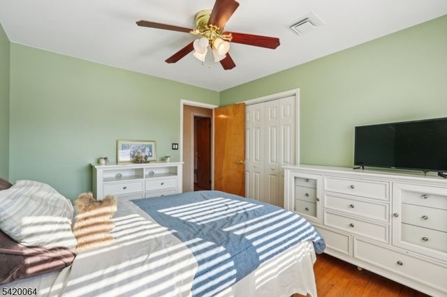 2 Ivy Ln, Wallington Boro, NJ 07057