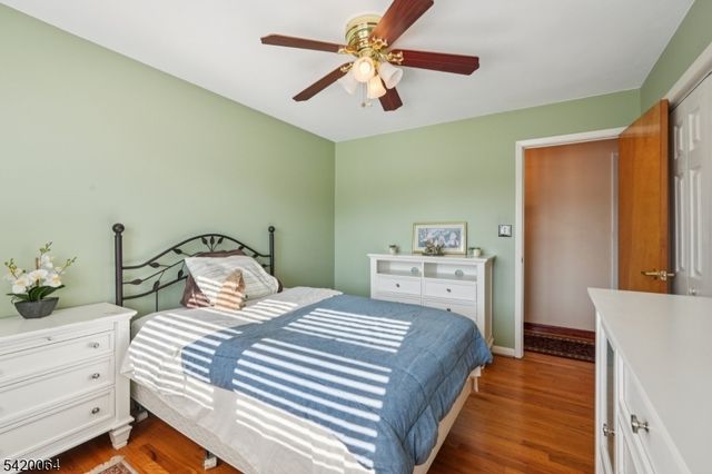 2 Ivy Ln, Wallington Boro, NJ 07057