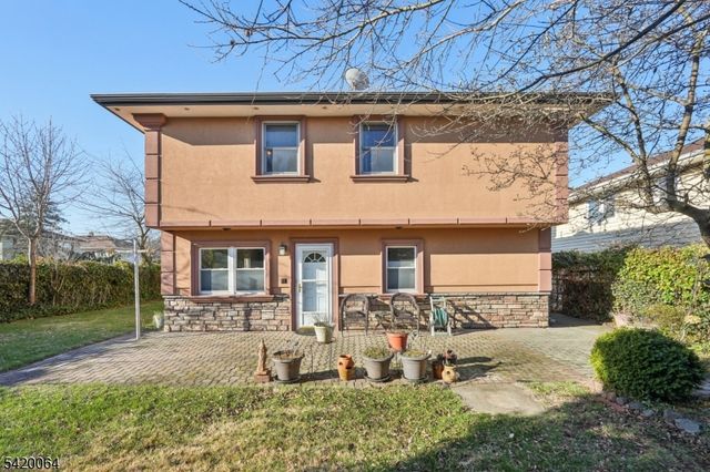 2 Ivy Ln, Wallington Boro, NJ 07057