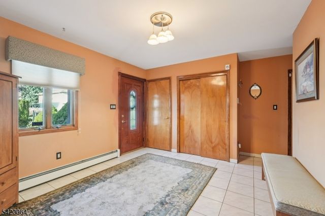 2 Ivy Ln, Wallington Boro, NJ 07057