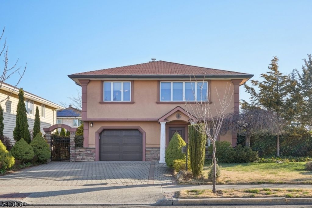 2 Ivy Ln, Wallington Boro, NJ 07057