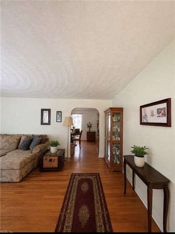 111 Goldcrest DR, Chesapeake, VA 23325