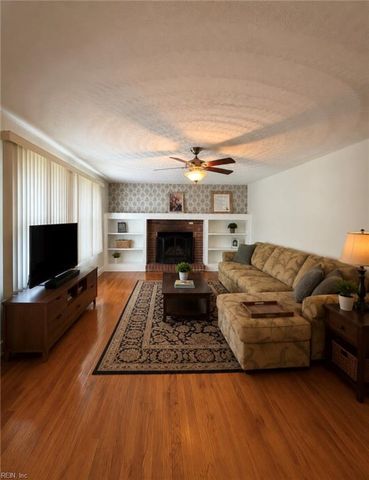111 Goldcrest DR, Chesapeake, VA 23325