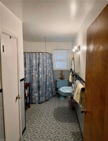 111 Goldcrest DR, Chesapeake, VA 23325