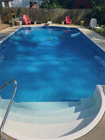 111 Goldcrest DR, Chesapeake, VA 23325