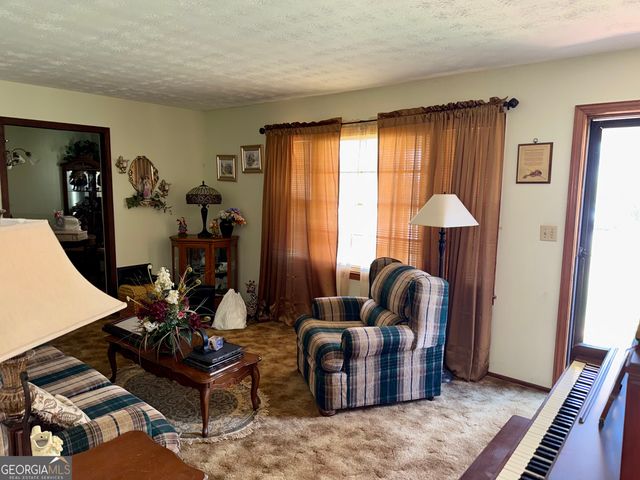 455 Nancy Drive, Hartwell, GA 30643