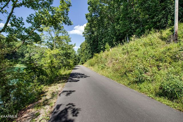 748 Laurel Lake Circle, Madisonville, TN 37354