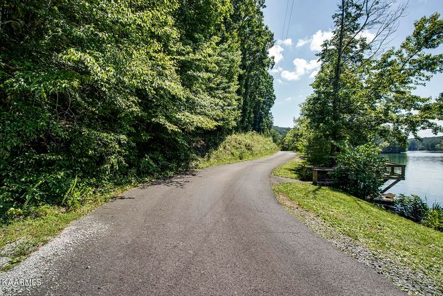 748 Laurel Lake Circle, Madisonville, TN 37354
