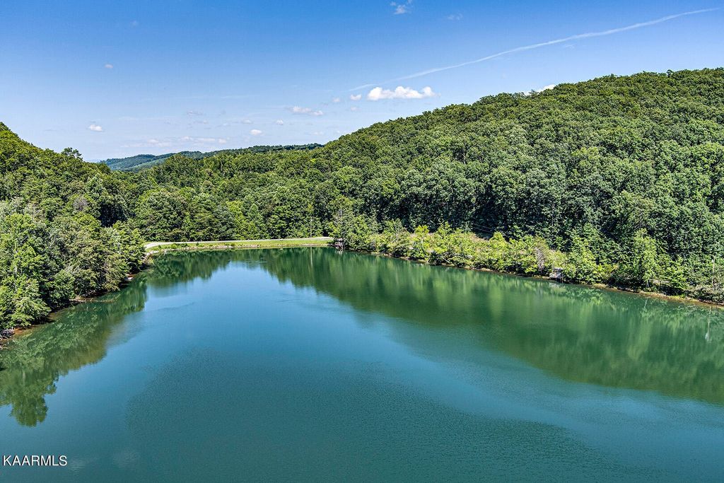 748 Laurel Lake Circle, Madisonville, TN 37354